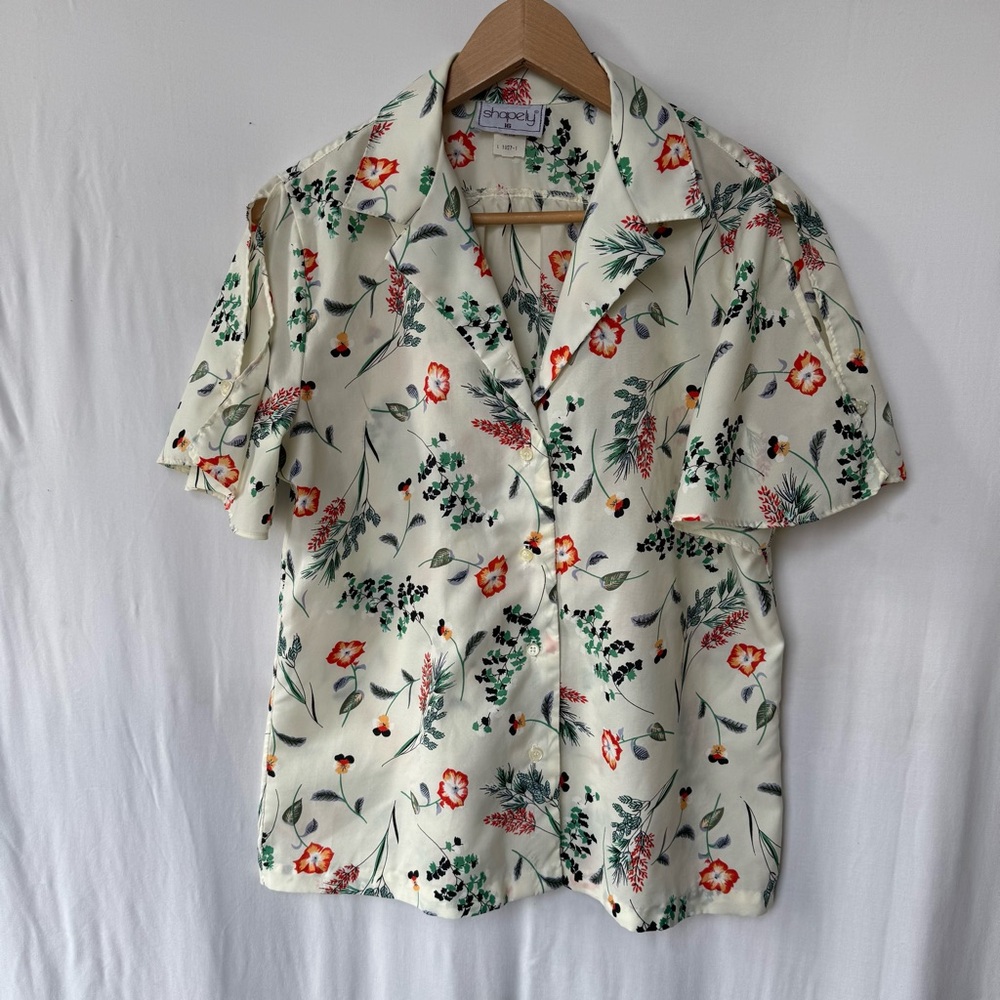 Vintage Shapely Vibrant Floral Short Sleeve Blouse